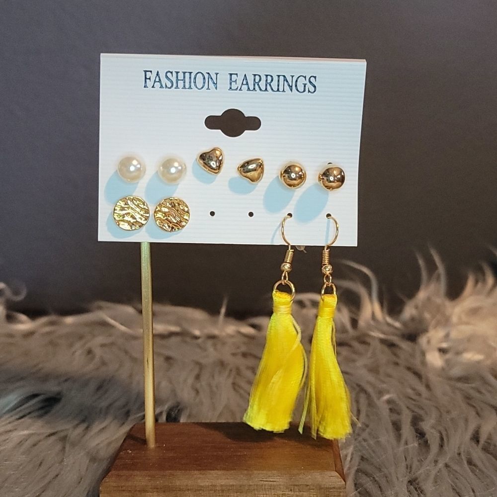 🪦 5/$30 5 Pair Earing Set